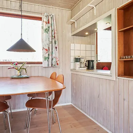 Cozy Summer House Near The Vester Somarken